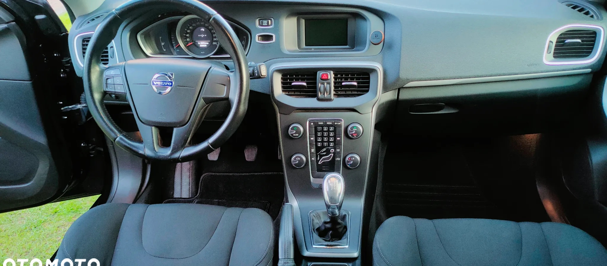 Volvo V40 cena 32900 przebieg: 208000, rok produkcji 2012 z Otmuchów małe 277